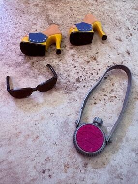 Vintage Bratz Doll Accessories Mule Shoes Feet Canteen Sunglasses Y2K 2000s Lot